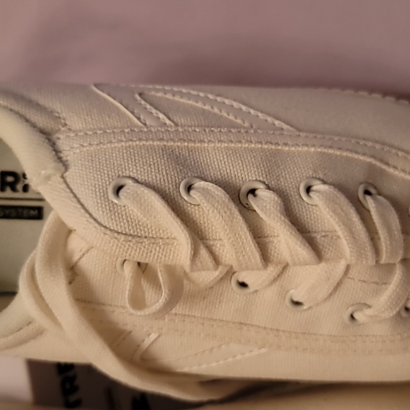 Tretorn Women's White Nylite Canvas Sneakers~ sold on Tuckernuck - Picture 4 of 9
